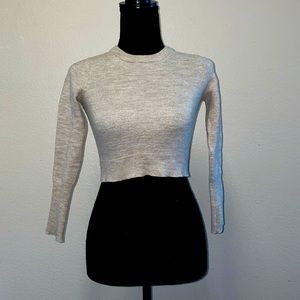 A lovely neutral long sleeve crop top🧸
